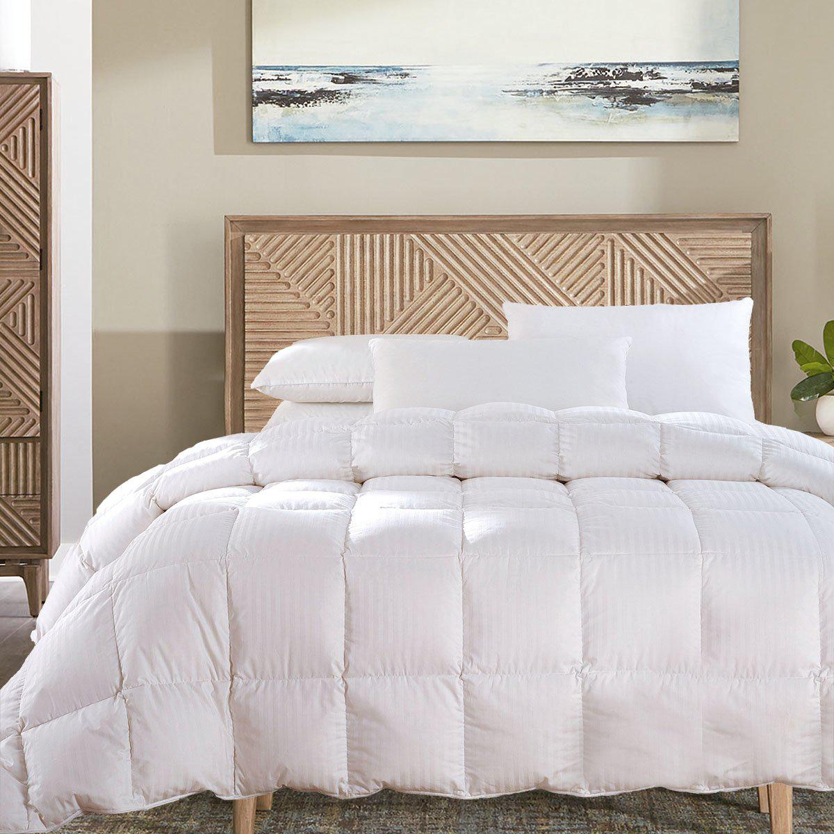 Egyptian Cotton Damask Stripe Down Comforter – Lightweight - King/Calking